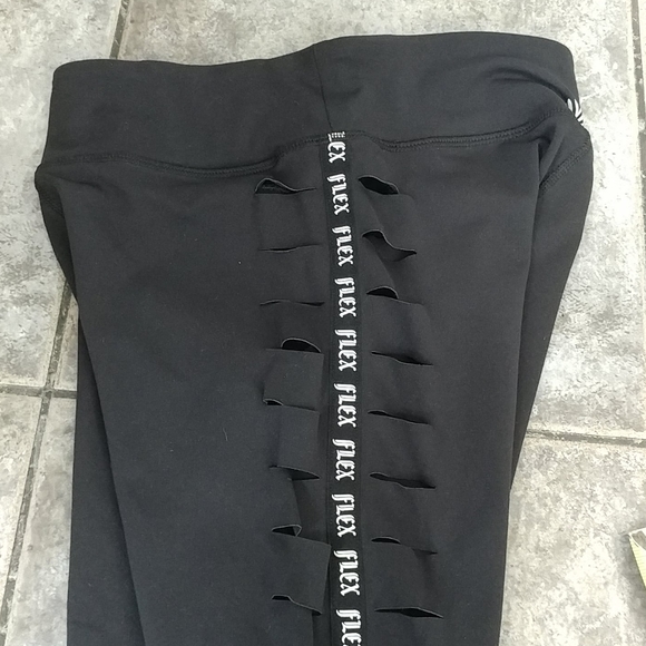 (2/$20) F21 workout crops size small - Picture 7 of 7